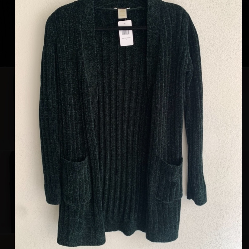 Cozy deep green cardigan with pockets